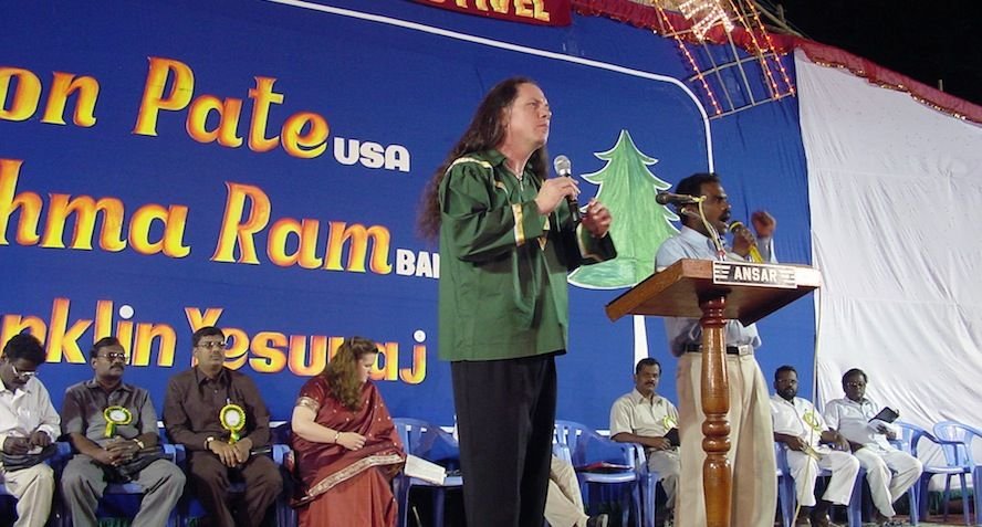 Dr. Pate preaching at a crusade in India